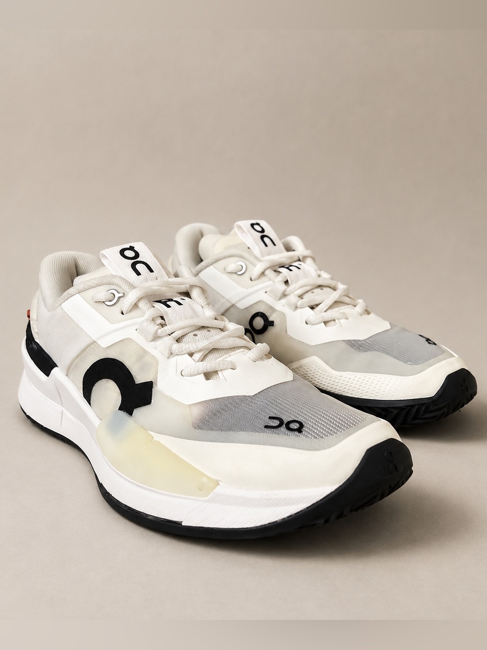 On THE ROGER Pro 2 Tennis Shoes Women’s 7 White Black